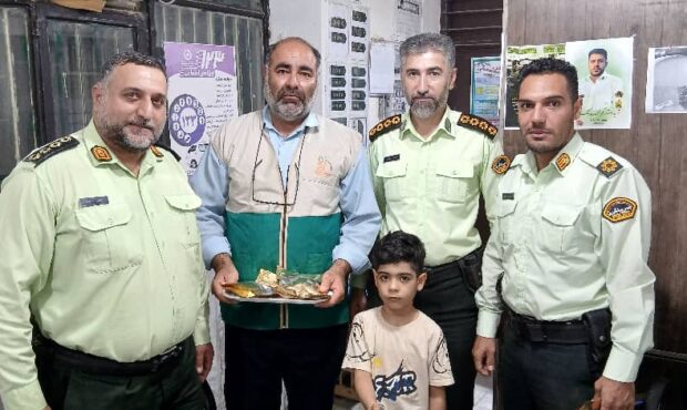 دیدار خادمیاران رضوی شهرستان بندرلنگه با پرسنل کلانتری بندر کنگ به مناسبت هفته نیروی انتظامی