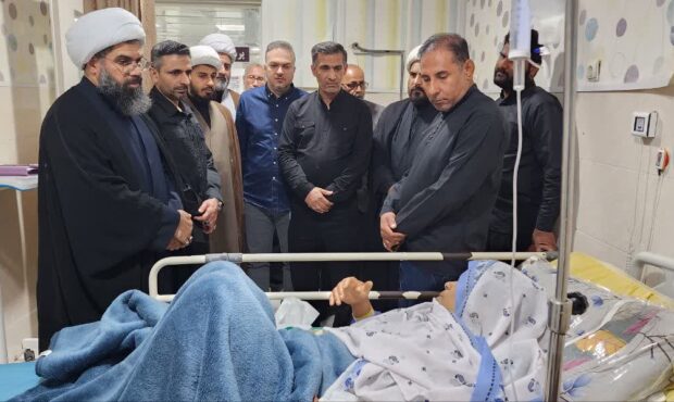 دیدار امام جمعه شهرستان بندرلنگه و مسئولان  با خانواده شهدا و مجروحین حمله آمریکا و اسرائیل