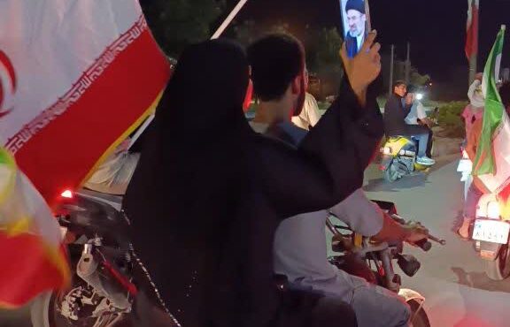 حماسه وفاداری در بندرلنگه و بندرکنگ همچنان ادامه دارد حماسه وفاداری در بندرلنگه و بندرکنگ همچنان ادامه دارد