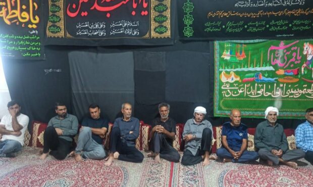 مراسم بزرگداشت رهبر شهید انقلاب اسلامی و قرائت قرآن در روستای کندران بندرلنگه برگزار شد